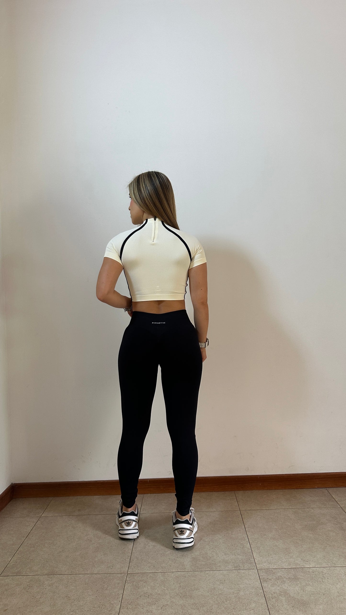 Set Mudra largo